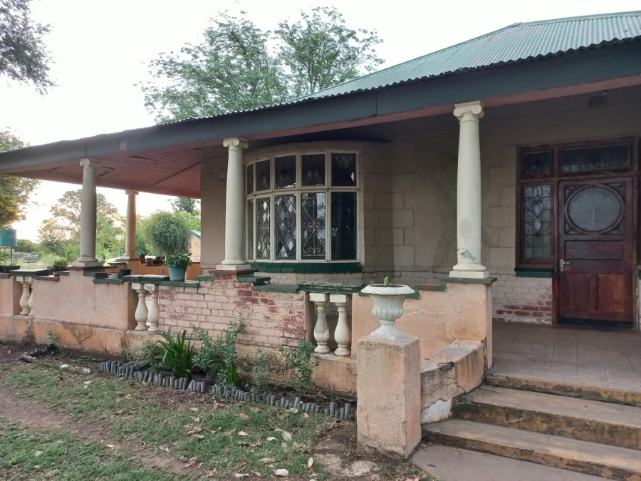 6 Bedroom Property for Sale in Weltevrede Free State